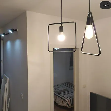 Lovely 1 Bedroom Near Eye Of Apartment *