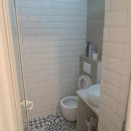 Apartament Lovely 1 Bedroom Near Eye Of Tirana