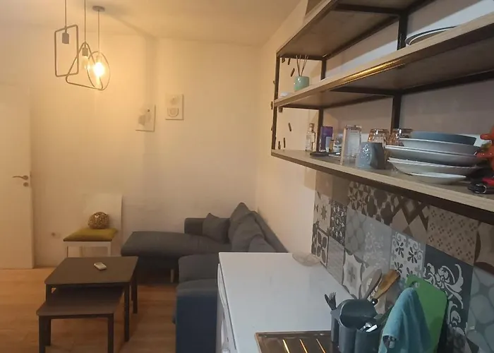 Lovely 1 Bedroom Near Eye Of Apartamento Tirana